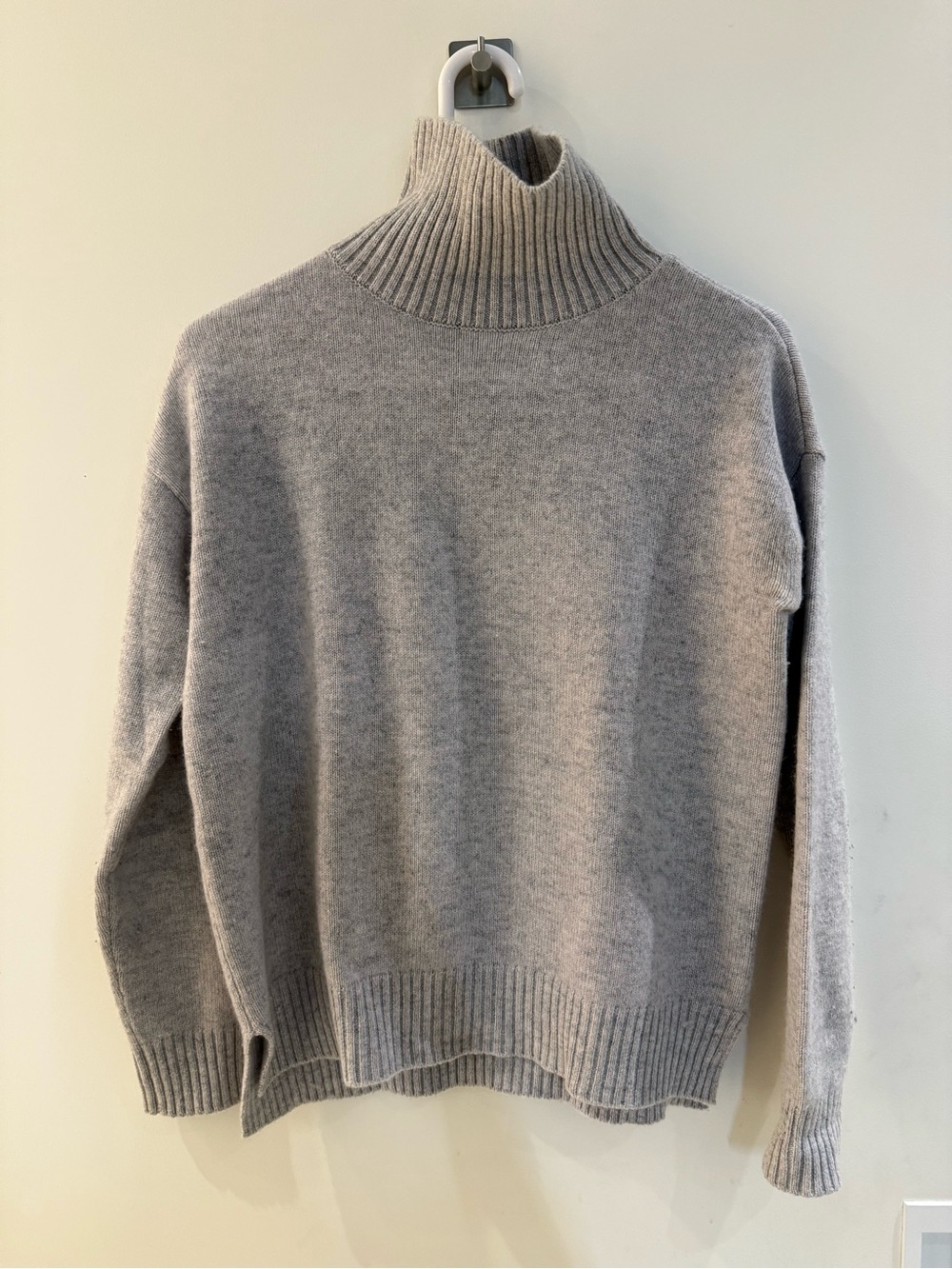 J McLaughlin Women’s Cashmere Grey Turtleneck Sweater